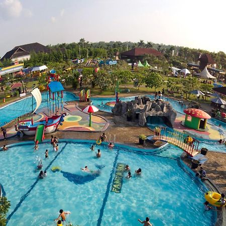 Gardenia Resort And Spa Pontianak Exterior photo