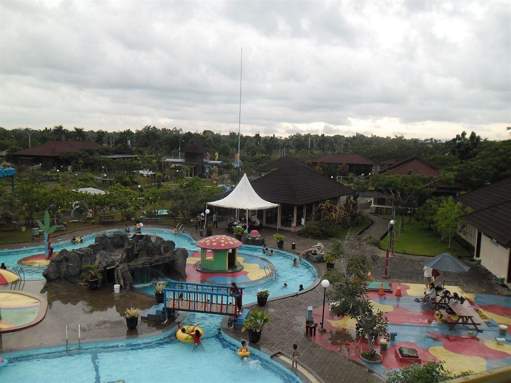 Gardenia Resort And Spa Pontianak Exterior photo