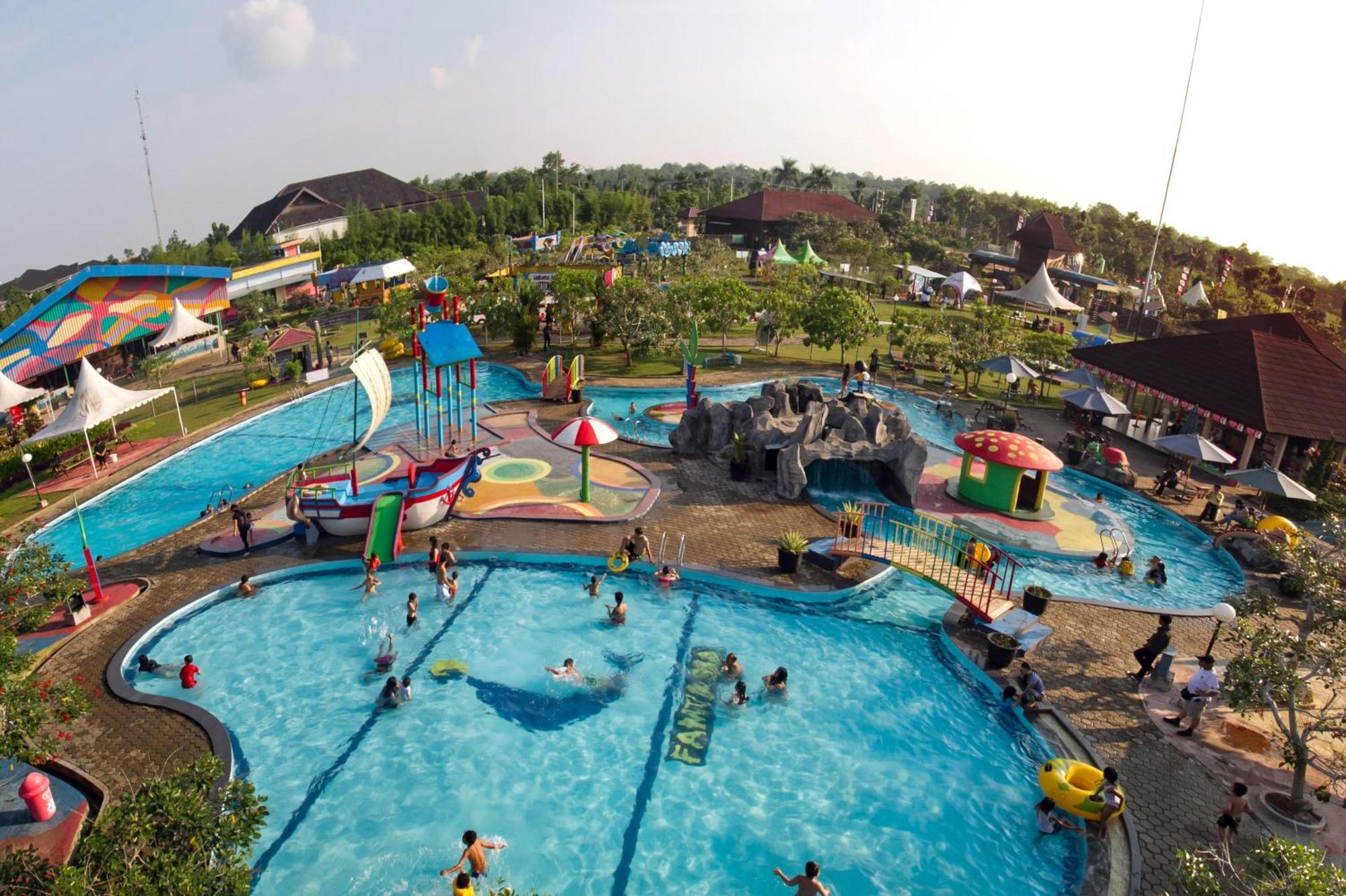 Gardenia Resort And Spa Pontianak Exterior photo