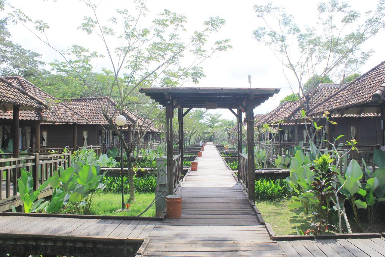 Gardenia Resort And Spa Pontianak Exterior photo